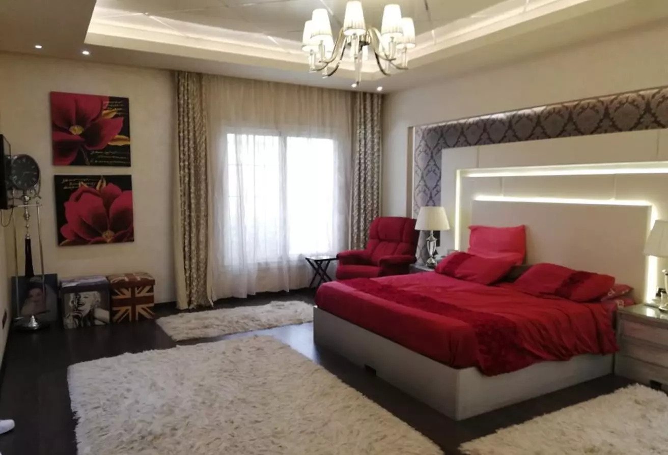 فيلا بجيم وجاكوزي وصاله العاب خاصه ف الرحاب لبيع