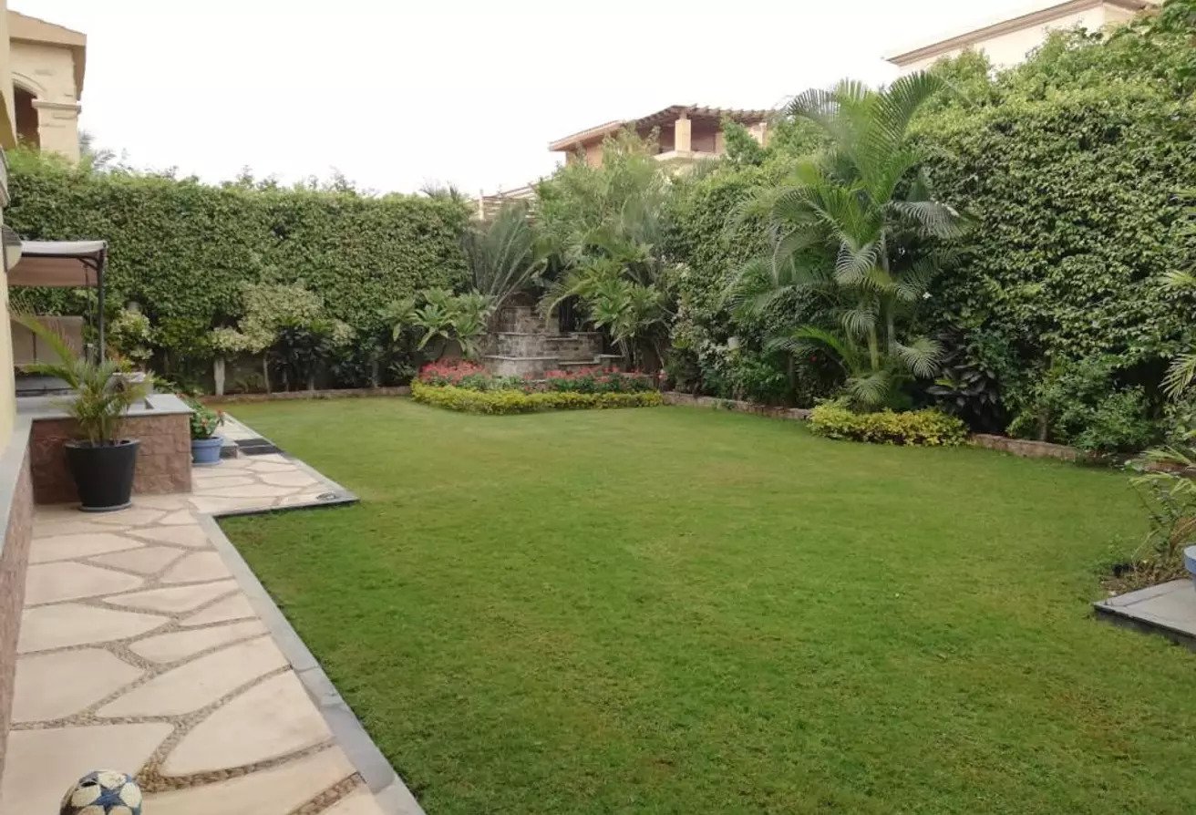 فيلا بجيم وجاكوزي وصاله العاب خاصه ف الرحاب لبيع