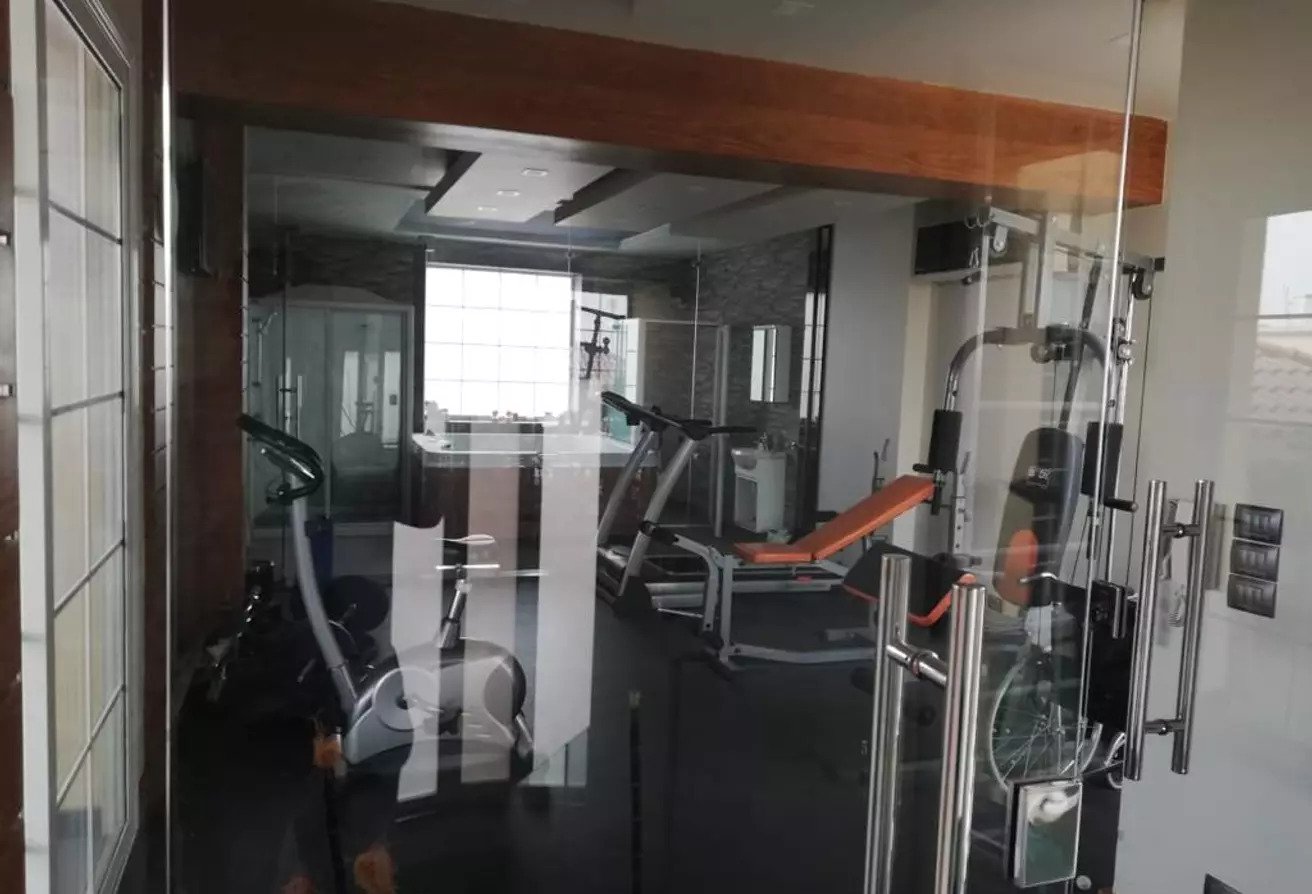 فيلا بجيم وجاكوزي وصاله العاب خاصه ف الرحاب لبيع