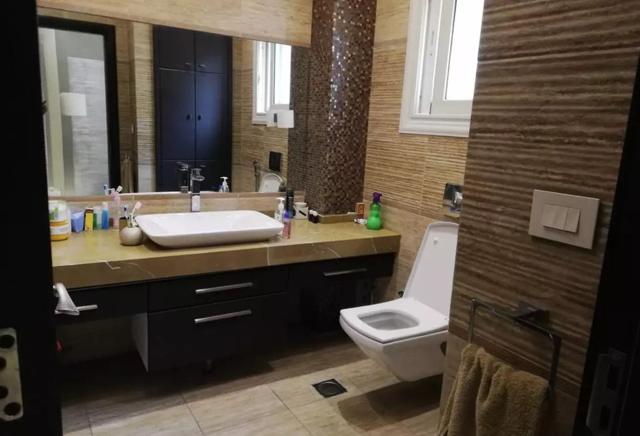 فيلا بجيم وجاكوزي وصاله العاب خاصه ف الرحاب لبيع