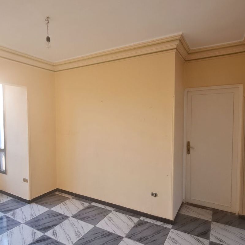 فرصة للإيجار بموقع متميز بشيراتون