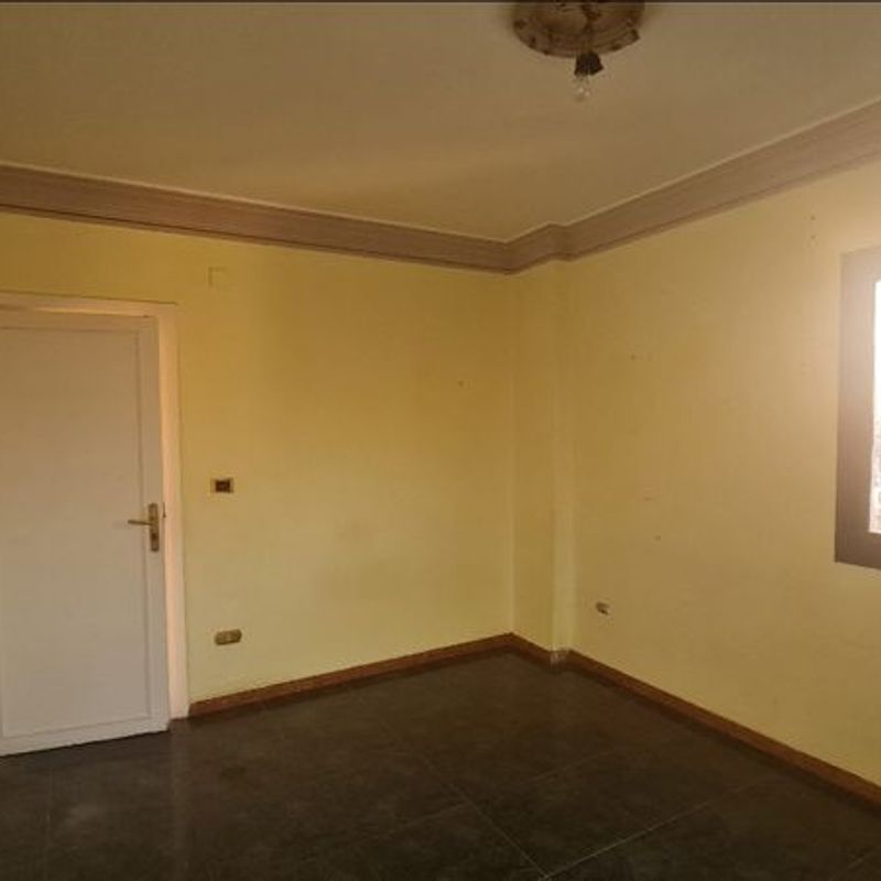 فرصة للإيجار بموقع متميز بشيراتون