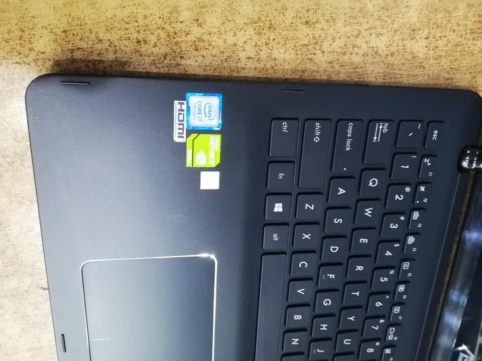 متاح الآن وبحالة الجديد تماما 😘 💞 لرجال الأعمال والجايمرز لاب وتاب تاتش سكرين 360 درجة ماركة اسوس