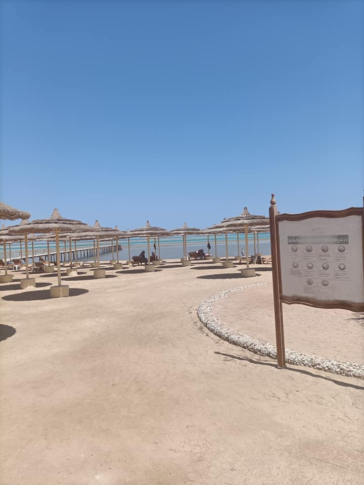 Comfortable one bedroom, private beach