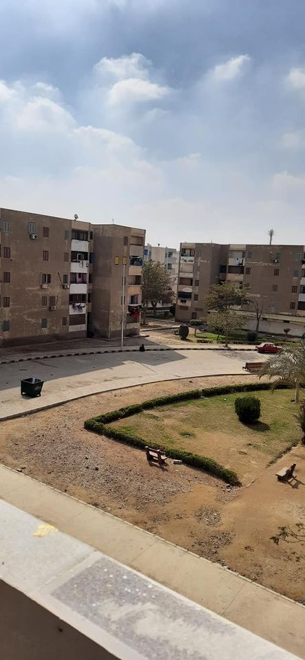 للبيع شقه دور رابع بنك اثنين وصاله مدخل شقتين شباك بالصاله اللتراا لوكس خالصه الاقساط كلها تمليك خال