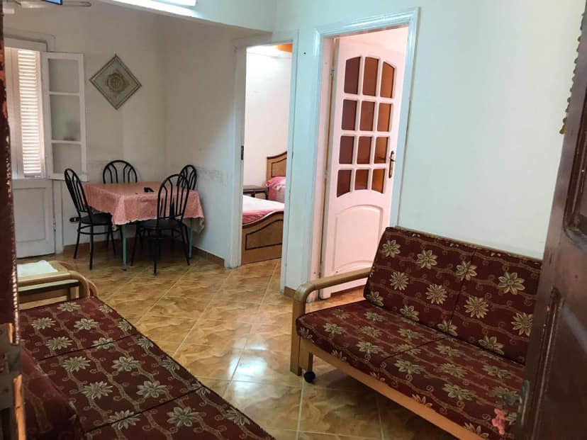 شقة متشطبة بالعفش و الاجهزة الكهربائية