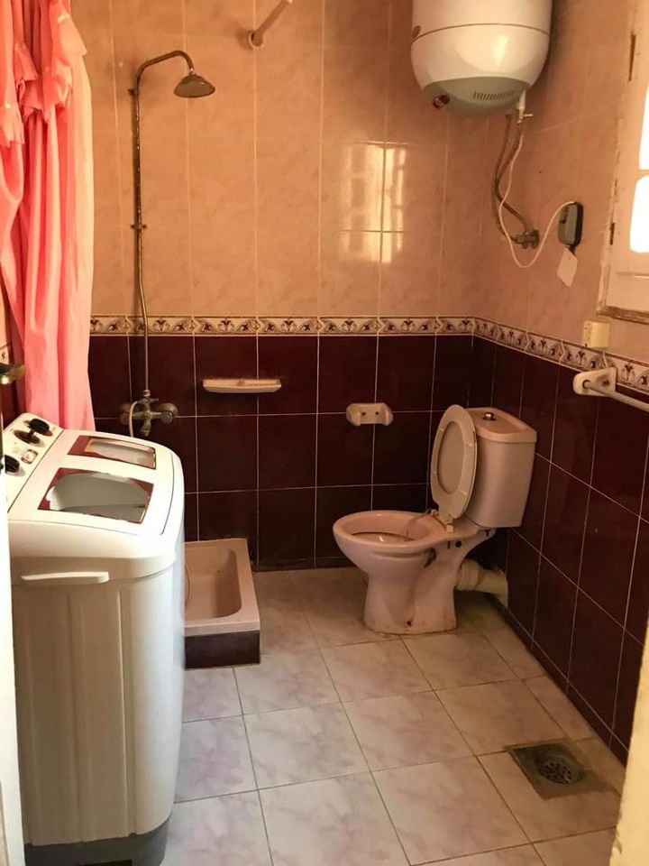 شقة متشطبة بالعفش و الاجهزة الكهربائية